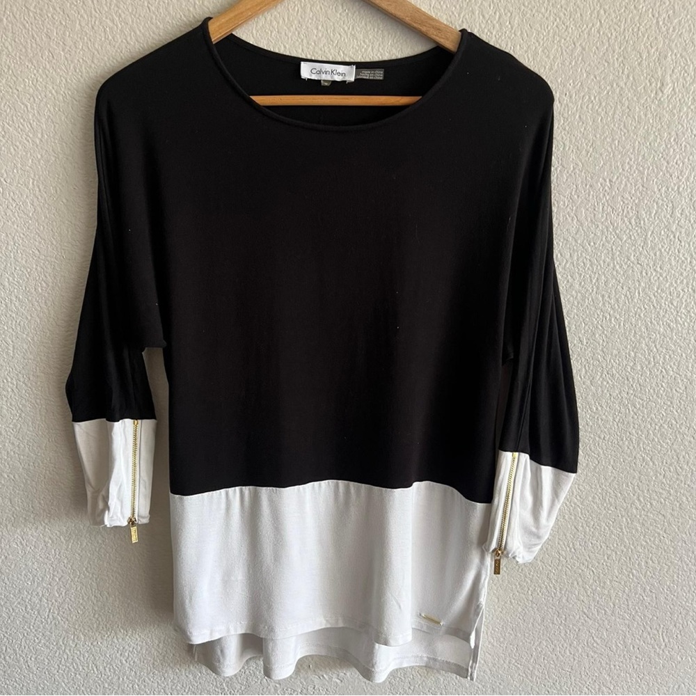Calvin Klein black and ivory blouse with zipper sleeves XS SIZE